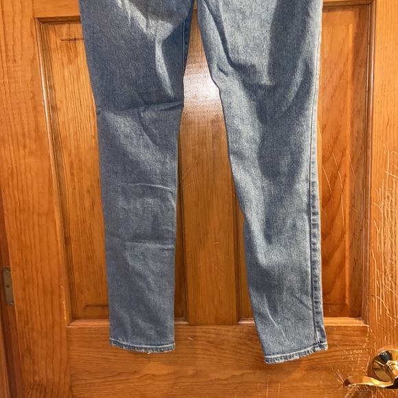 ✨HOST PICK✨ Levi’s 711 skinny light wash jeans - Picture 6 of 9